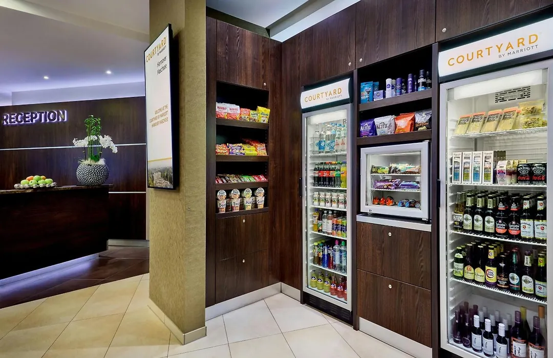 Courtyard By Marriott Hannover Maschsee-1